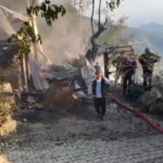YAYLA EVİNDEN ORMANA SIÇRAYAN YANGIN SÖNDÜRÜLDÜ