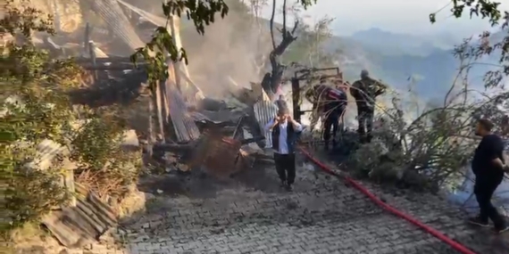 Yayla evinden ormana sıçrayan yangın söndürüldü