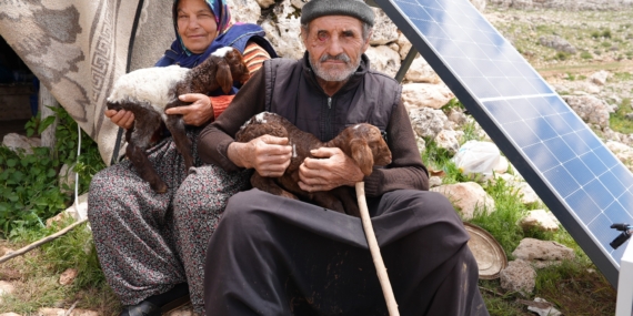 TOROSLARIN ZİRVESİNDE YÖRÜKLER, GÜNEŞ PANELLERİYLE ENERJİYE KAVUŞUYOR