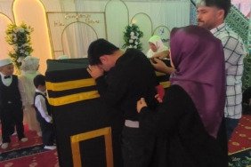 KABE HASRETİYLE GÖZYAŞLARINA BOĞULAN GENCİN DUASI YÜREKLERİ DAĞLADI ANAMUR'DA DUYGU DOLU ANLAR: ENGELLİ GENCİN KABE ÖZLEMİ HERKESİ AĞLATTI