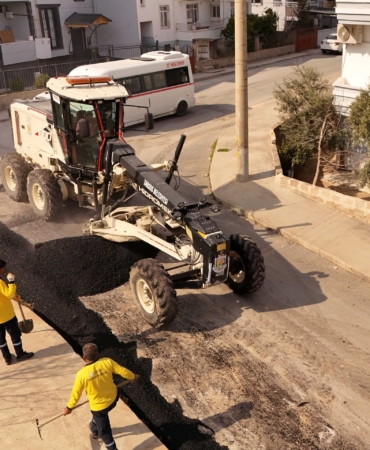 YIPRANAN YOLLAR YENİLENİYOR, TARSUS'TA ULAŞIM KONFORU ARTIYOR