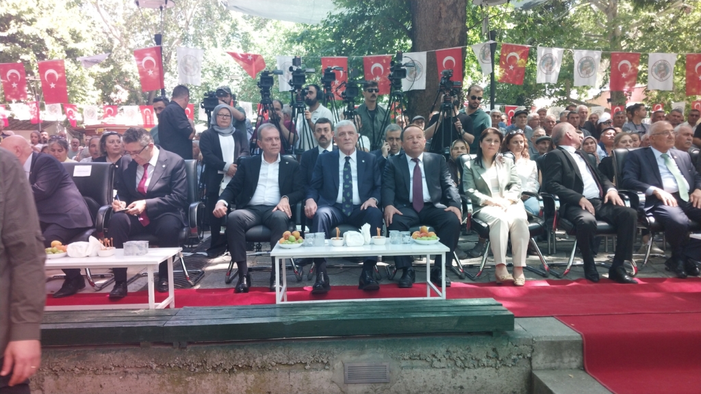 MUT İLÇESİNDE 'KARACAOĞLAN KAYISI KÜLTÜR VE SANAT FESTİVALİ'NİN 64'ÜNCÜSÜ COŞKULU BAŞLADI. (HASAN ÇETİN/MERSİN-İHA) Mersin'in Mut ilçesinde bu yıl 64'üncüsü düzenlenen Karacaoğlan Kayısı Kültür ve Sanat Festivali, renkli etkinlikler ve yoğun katılımla başladı.