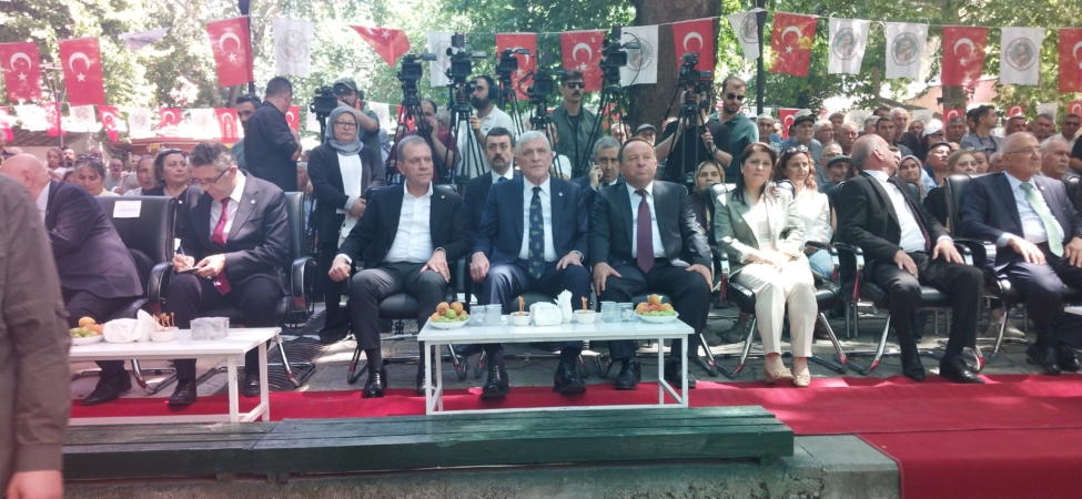 MUT İLÇESİNDE 'KARACAOĞLAN KAYISI KÜLTÜR VE SANAT FESTİVALİ'NİN 64'ÜNCÜSÜ COŞKULU BAŞLADI. (HASAN ÇETİN/MERSİN-İHA) Mersin'in Mut ilçesinde bu yıl 64'üncüsü düzenlenen Karacaoğlan Kayısı Kültür ve Sanat Festivali, renkli etkinlikler ve yoğun katılımla başladı.