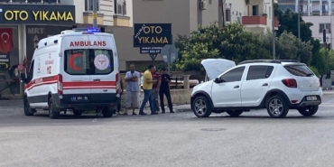 MERSİN'DE ARAÇLARIN KARIŞTIĞI KAZADA 2 YARALI