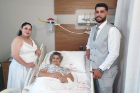 GELİN VE DAMATTAN ANNEYİ AĞLATAN ZİYARET HASTA ANNE NİKAHA GİDEMEYİNCE GELİNLİK VE DAMATLIKLA HASTANEYE GELDİLER