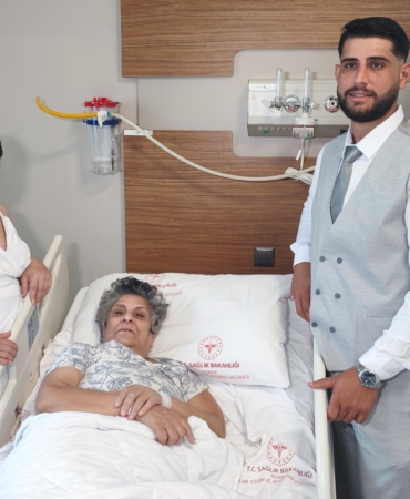 GELİN VE DAMATTAN ANNEYİ AĞLATAN ZİYARET HASTA ANNE NİKAHA GİDEMEYİNCE GELİNLİK VE DAMATLIKLA HASTANEYE GELDİLER