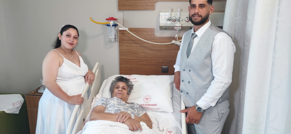 GELİN VE DAMATTAN ANNEYİ AĞLATAN ZİYARET HASTA ANNE NİKAHA GİDEMEYİNCE GELİNLİK VE DAMATLIKLA HASTANEYE GELDİLER