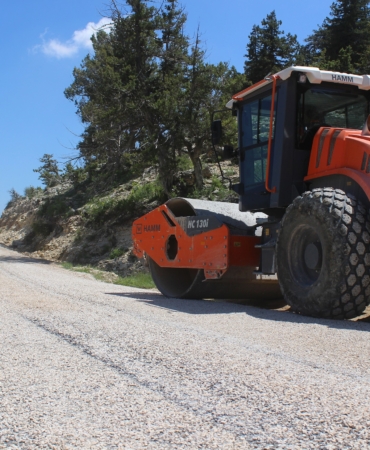 MERSİN'DE KIRSAL ULAŞIMI RAHATLATAN ASFALT ÇALIŞMASI TAMAMLANDI