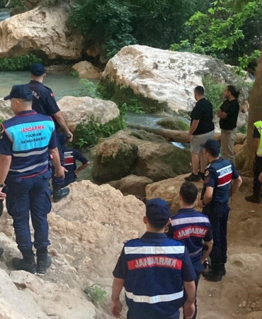 VADİDE GİRDİĞİ SUDA AKINTIYA KAPILAN ÇOCUK HAYATIN KAYBETTİ