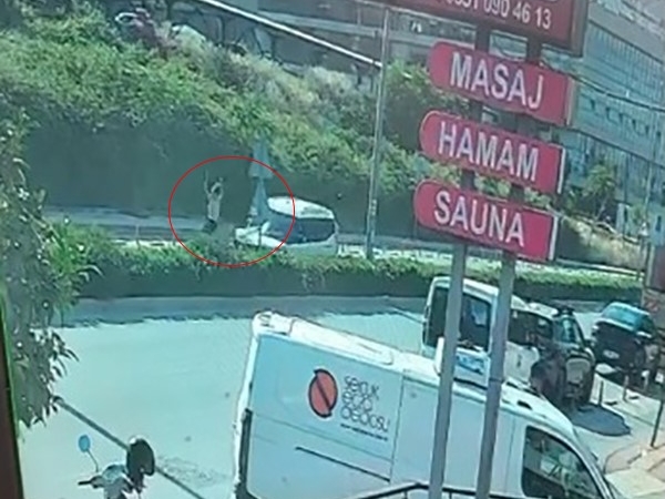 Mersin’de hafif ticari aracın çarptığı sağlık çalışanı hayatını kaybetti