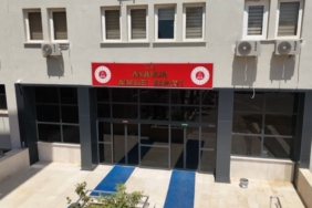 YAŞLI KADINI BAĞLAYIP GASP EDEN ŞÜPHELİ KADIN YAKALANIP TUTUKLANDI