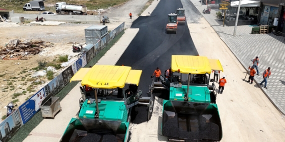 Mersin’de bozulan yollar sıcak asfaltla yenilendi