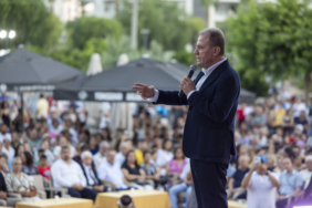 BAŞKAN SEÇER İLE MERAL SEÇER, MERSİN CEMEVİ TARAFINDAN DÜZENLENEN AŞURE PROGRAMINA KATILDI (9)