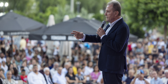 Başkan Seçer İle Meral Seçer, Mersin Cemevi Tarafından Düzenlenen Aşure Programına Katıldı