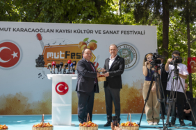 BAŞKAN SEÇER, ‘64. MUT KARACAOĞLAN KAYISI KÜLTÜR VE SANAT FESTİVALİ’NE KATILDI (1)