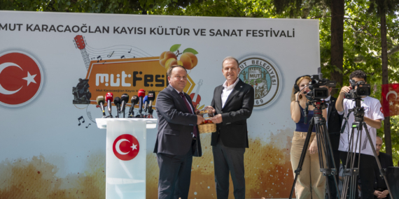 BAŞKAN SEÇER, ‘64. MUT KARACAOĞLAN KAYISI KÜLTÜR VE SANAT FESTİVALİ’NE KATILDI (1)