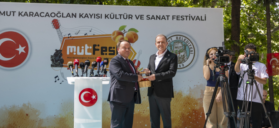 BAŞKAN SEÇER, ‘64. MUT KARACAOĞLAN KAYISI KÜLTÜR VE SANAT FESTİVALİ’NE KATILDI (1)