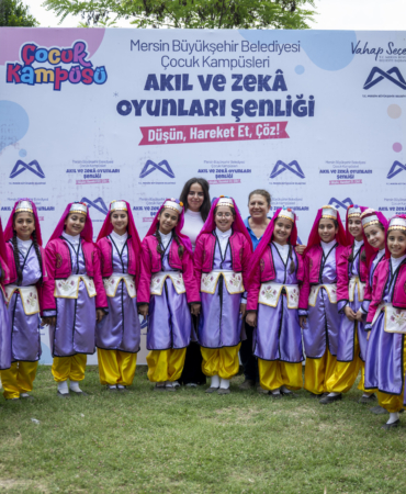 MERSİN BÜYÜKŞEHİR’İN AKIL VE ZEKÂ OYUNLARI ŞENLİĞİ’NDE ÇOCUKLAR HEM ÜRETTİ HEM ÖĞRENDİ (1)