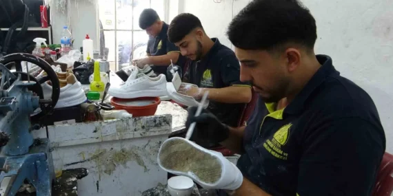 Mersin’de eski ayakkabıları yenileyip fenomen oldu! 81 ilden sipariş yağıyor