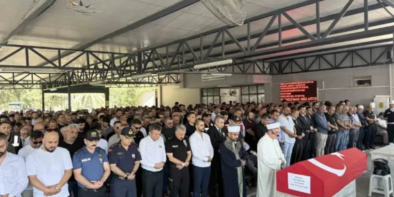 Tarsus’ta polis memuru Halil Çopur son yolculuğuna uğurlandı