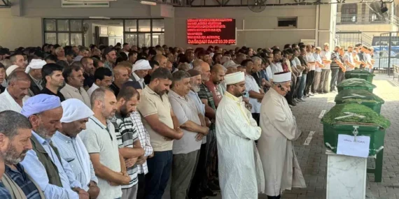 Tarsus’taki deniz faciasında hayatını kaybeden 4 kişi toprağa verildi