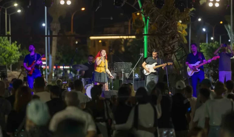 Mersin’in yaz akşamları konserlerle renklendi