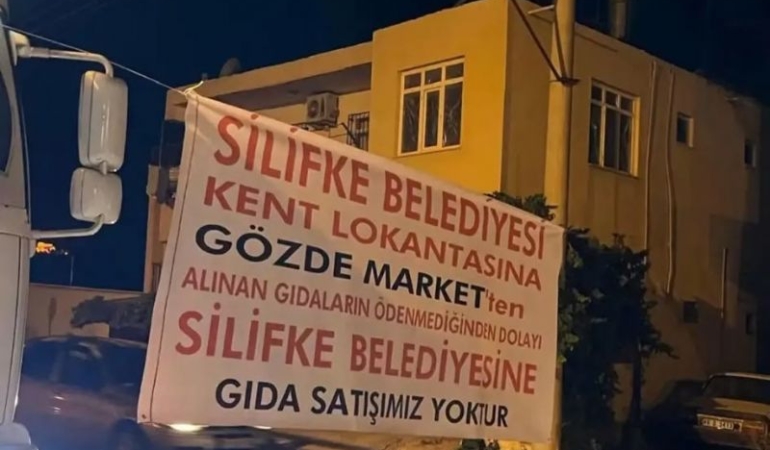Silifke’de Kent Lokantası krizi: Ödemesini alamayan esnaf caddeye pankart astı