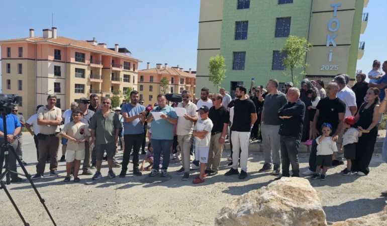 Çavak TOKİ hak sahiplerinden tepki: “Vaat değil, anahtar istiyoruz”