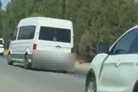 TRAFİĞİ TEHLİKEYE DÜŞÜREN MİNİBÜS SÜRÜCÜSÜ SANAL DEVRİYEYE TAKILDI