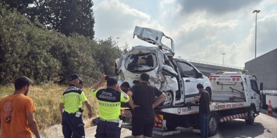 Tır, hafif ticari araca çarptı: 2 ölü, 2 yaralı