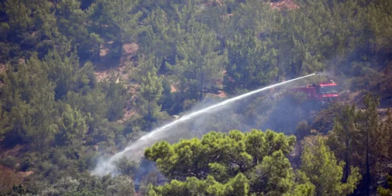 Mersin Büyükşehir’den Aydıncık yangınına yoğun müdahale