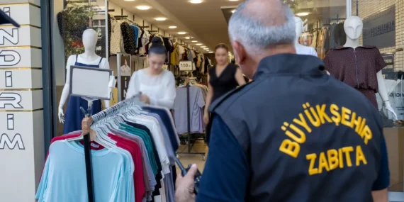 Mersin Büyükşehir’den kaldırım işgali denetimi
