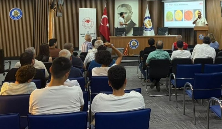 Tarsus’ta turunçgil üreticilerine doğru hasat eğitimi