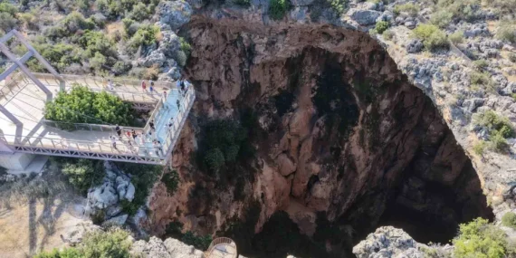 Mersin’in doğa harikası binlerce kişiyi ağırlıyor