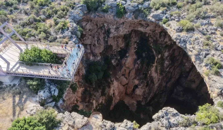 Mersin’in doğa harikası binlerce kişiyi ağırlıyor