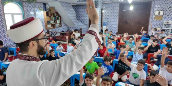Mezitli’de “Gönül Çarşısı” projesi çocukları camiyle buluşturdu