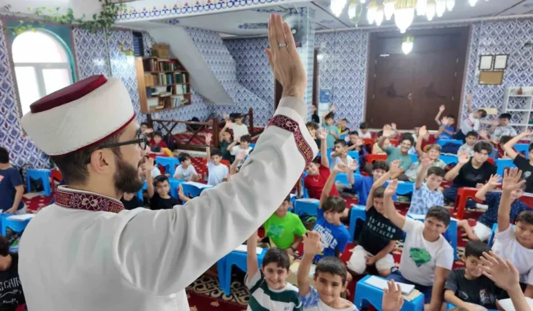 Mezitli’de “Gönül Çarşısı” projesi çocukları camiyle buluşturdu