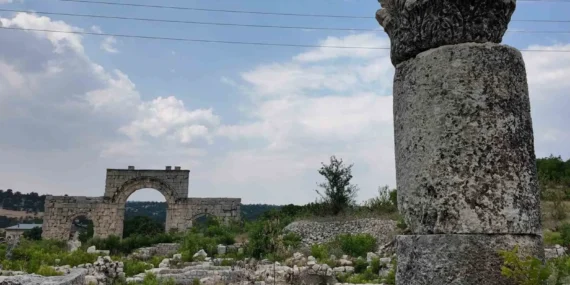 Binlerce yıllık sütunlar hâlâ ayakta! Mersin’de görülmesi gereken yer