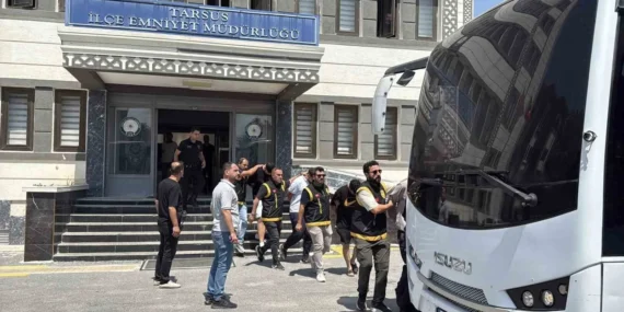Tarsus’ta alacak verecek kavgası kanlı bitti!