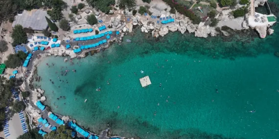 Mersin’de termometreler yükseldi, vatandaş denize koştu