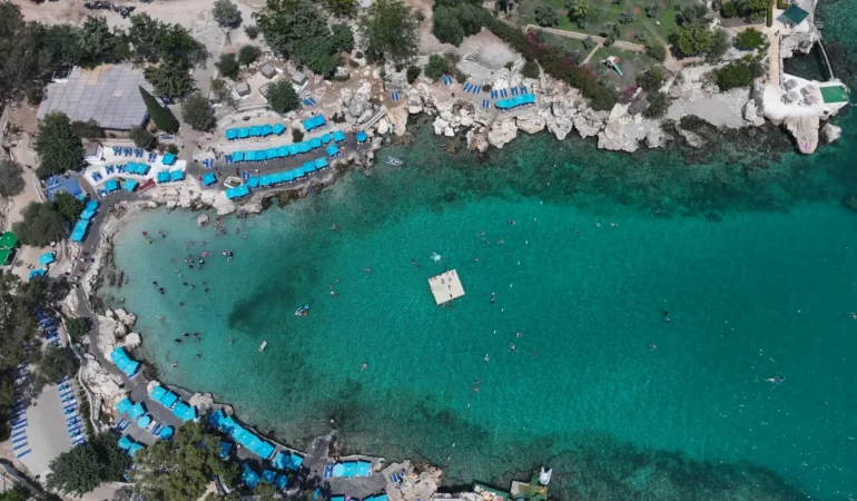Mersin’de termometreler yükseldi, vatandaş denize koştu