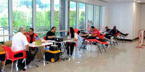 Mersin’de Kızılay’a kan bağışı desteği: Hastane personeli örnek oldu
