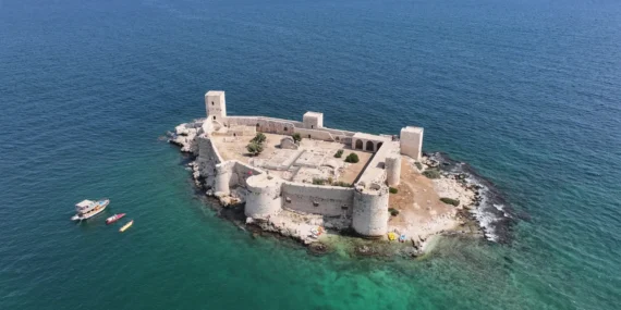 Kızkalesi’ne turist akını! Otellerde doluluk rekor seviyeye ulaştı