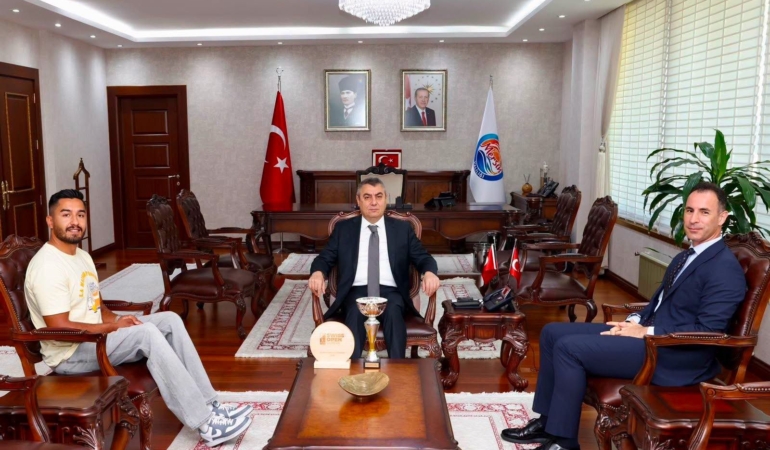 Mersinli milli tenisçi Ahmet Kaplan’dan Vali Atilla Toros’a ziyaret