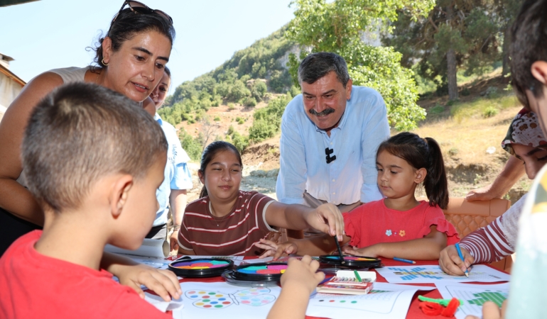 BAŞKAN YILDIZ, AKIL VE ZEKA OYUNLARI ATÖLYESİNDE ÇOCUKLARLA BULUŞTU