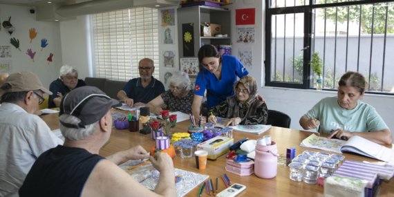MERSİN BÜYÜKŞEHİR ALZHEIMER HASTALARININ YAŞAMINA DOKUNUYOR