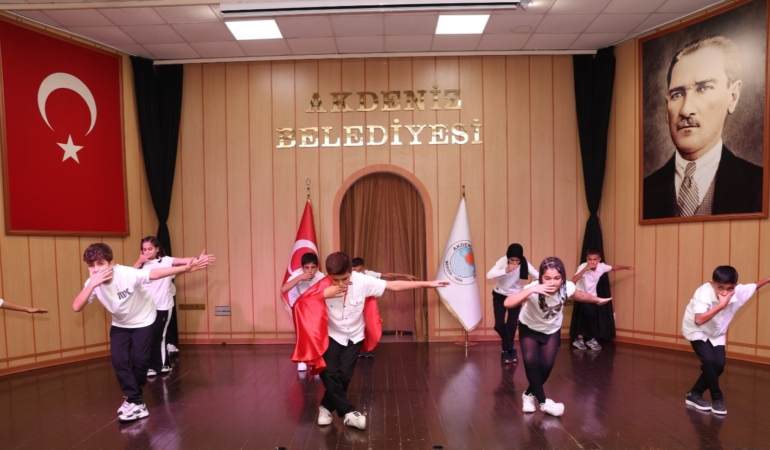 Akdeniz’de “Emekten Sahneye” yılsonu sergisi