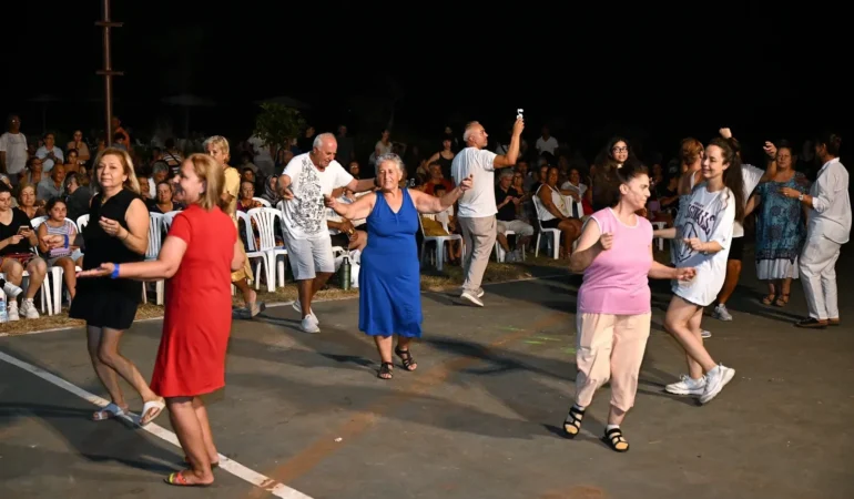 ‘Yaz Dostum’ konserleri bu kez Tömük’te coşku yarattı
